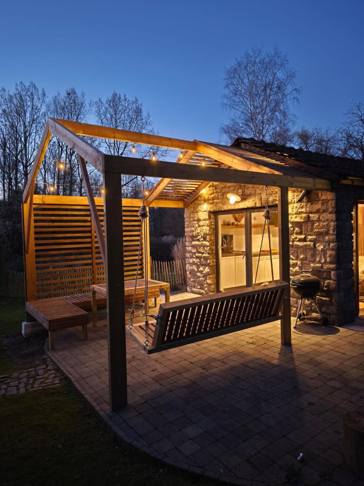 Out & Lodge Les Spirous Les Géronsarts Exterior photo