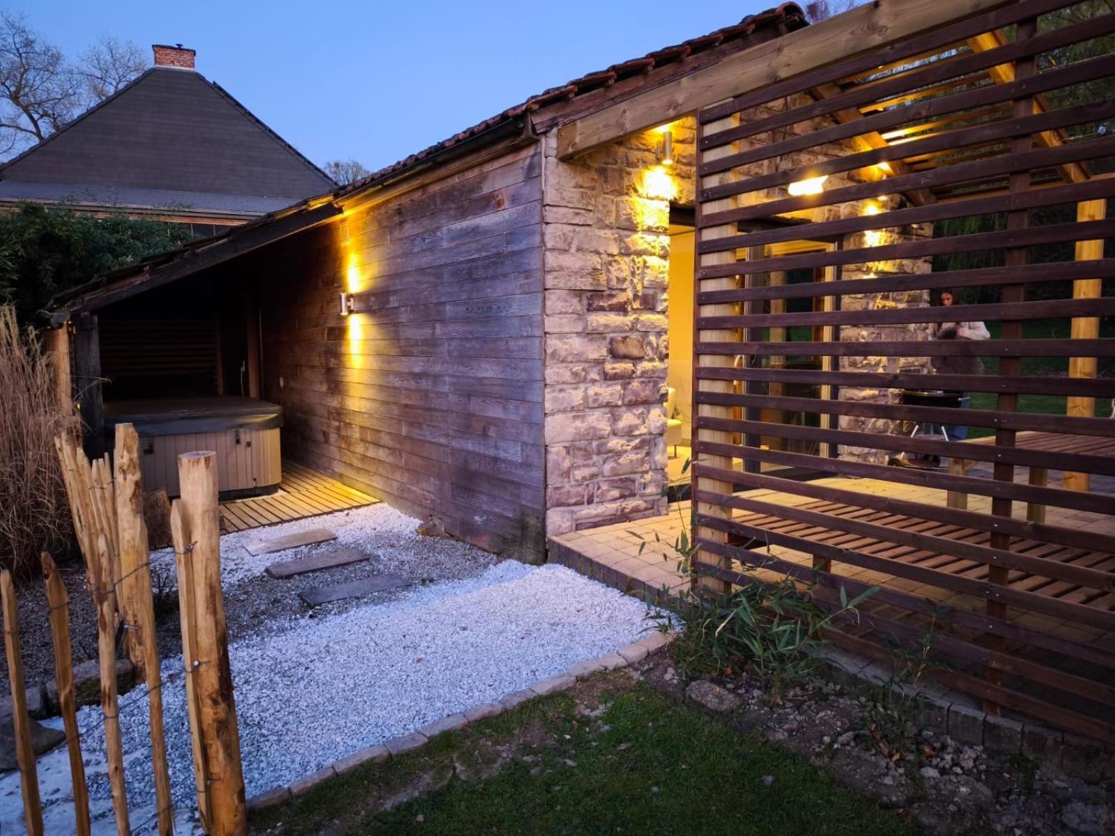 Out & Lodge Les Spirous Les Géronsarts Exterior photo